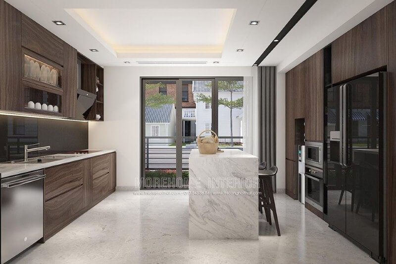Sắp xếp phòng bếp ấn tượng với hệ cửa lớn giúp không gian trở nên thông thoáng.